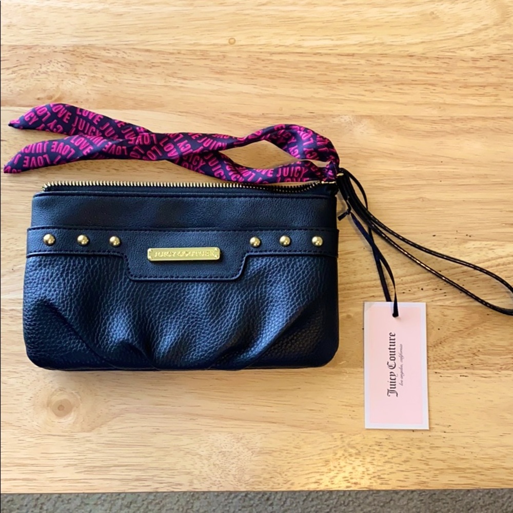 🛍 Juicy Couture Wristlet